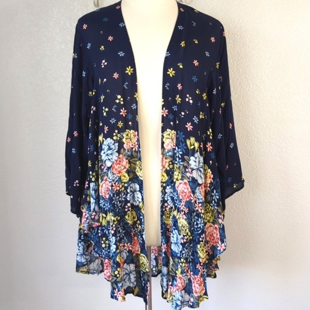 Torrid Size L Kimono Open Front Navy Floral Shirt Tail Hem Flowy